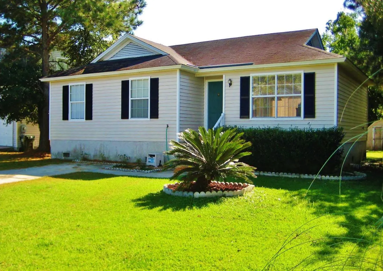 Clean And Cozy Savannah House Near Tybee Beaches! contacts