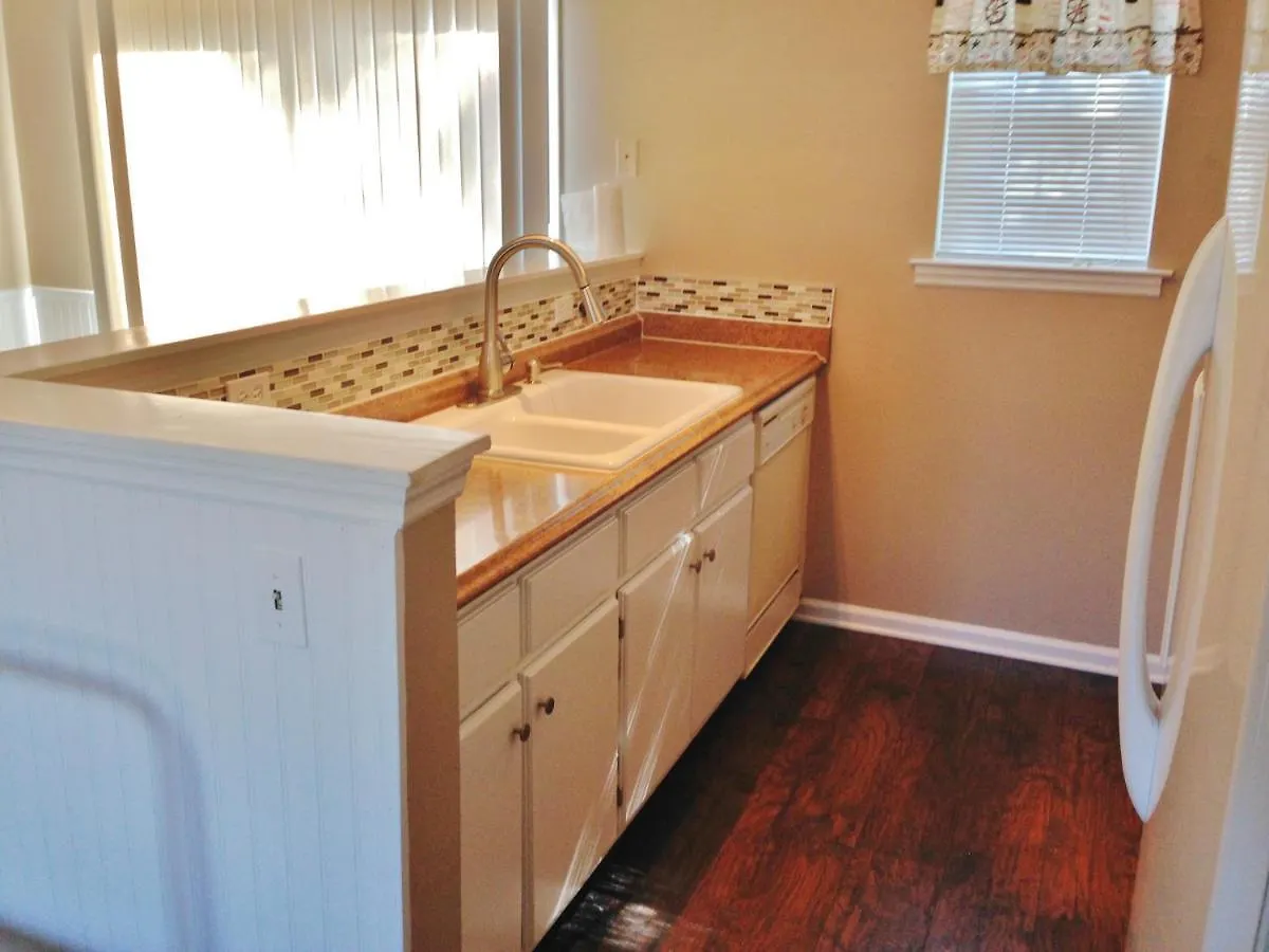 Clean And Cozy Savannah House Near Tybee Beaches! Holiday home